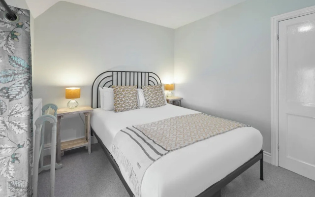 Host Stay Lop Hall