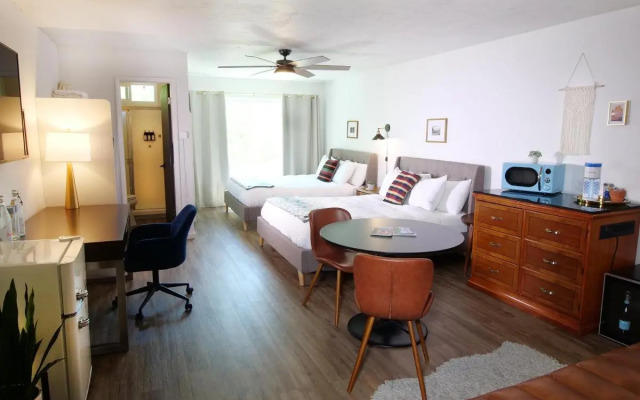 Sierra Blue Hotel & Swim Club