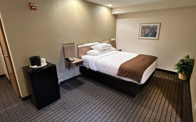 Travelodge by Wyndham Arlington/Dallas Area