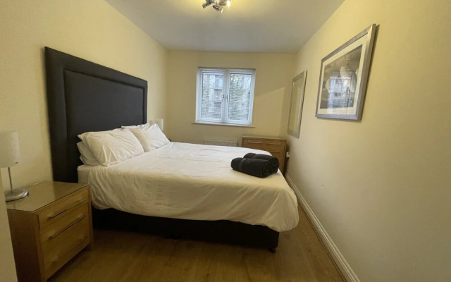 Continental Apartments -2-bed Farnborough Train St