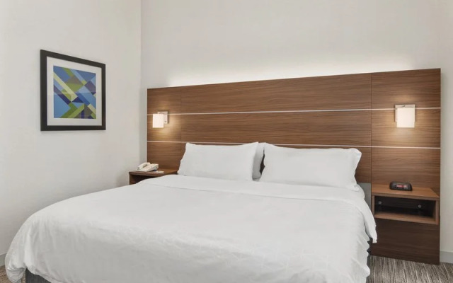 Holiday Inn Express Hotel And Suites