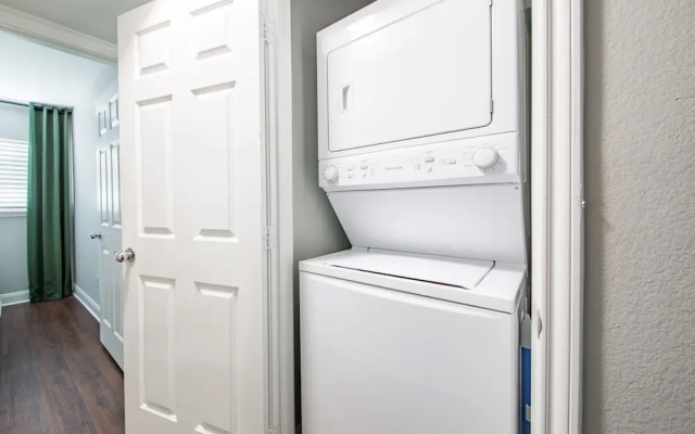 WanderJaunt Walton 2BR Central Austin