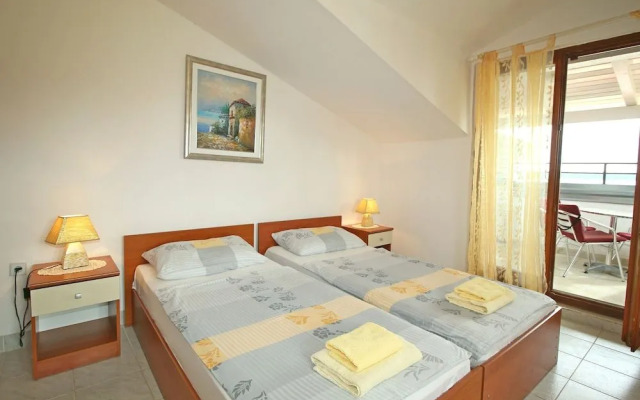 Apartments and rooms Eugenia
