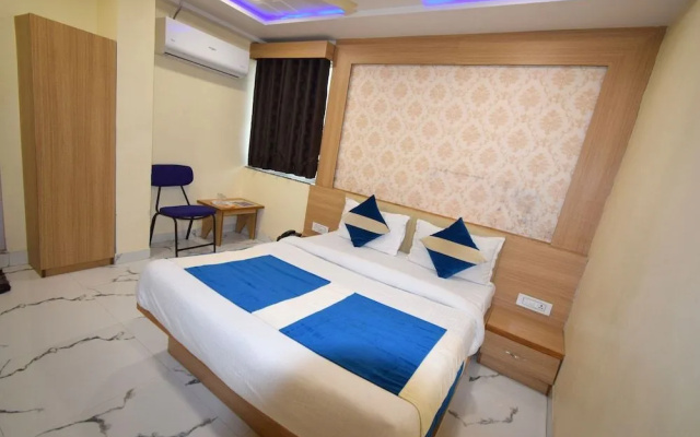 Hotel Midnight (SG Highway)