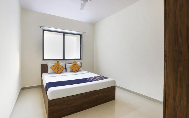 SPOT ON 64910 Varma Imperial Hotel