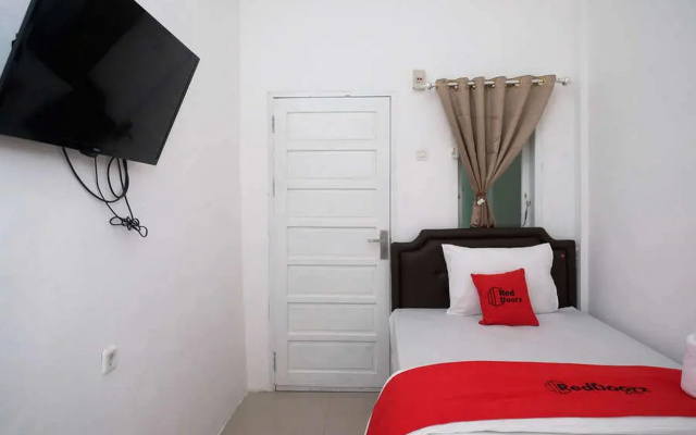 RedDoorz Plus @ Lovina Inn Tonrangeng River Side