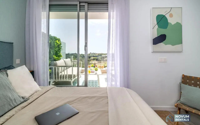 Newly Built 3-BDRM Luxury Apt w/ Stunning Sea Views