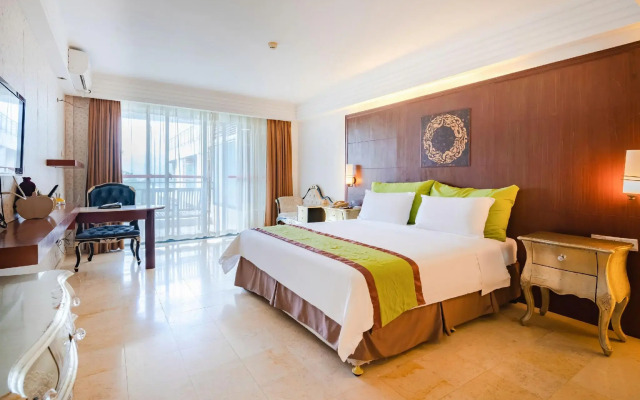 Xinglong Old Banyan Hotel