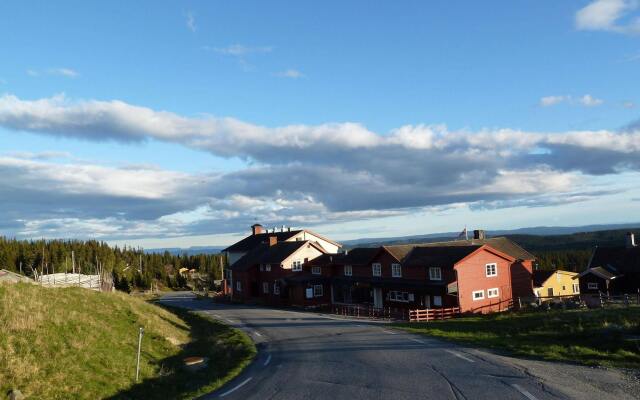 Отель Lillehammer Fjellstue Норвегия, Лиллехаммер - отзывы, цены и фото номеров - забронировать отель Lillehammer Fjellstue онлайн вид на фасад