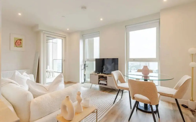 White City 2BR Skyview Penthouse Near The Tube