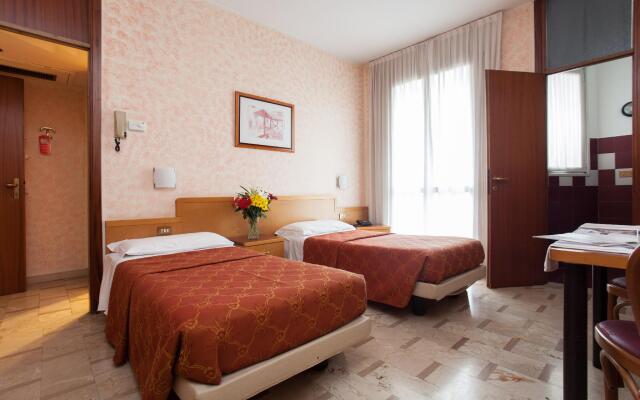 Отель IH Hotels Milano ApartHotel Argonne Park Италия, Милан - 2 отзыва об отеле, цены и фото номеров - забронировать отель IH Hotels Milano ApartHotel Argonne Park онлайн комната для гостей