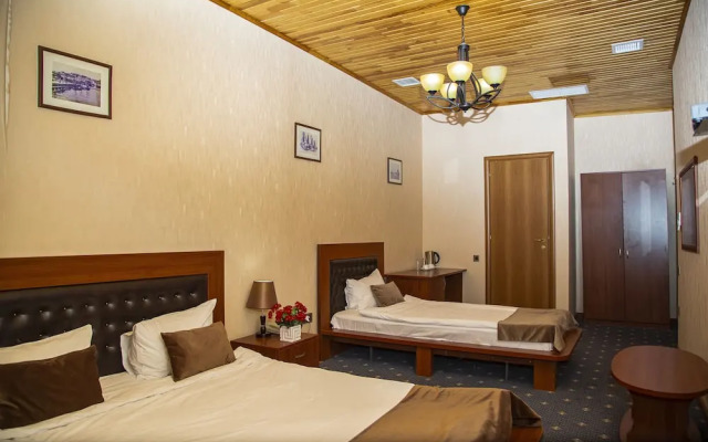 Port Hotel