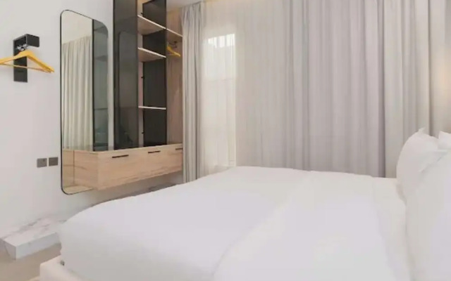 Luxurious 2-br Flat With Relaxation Space lll