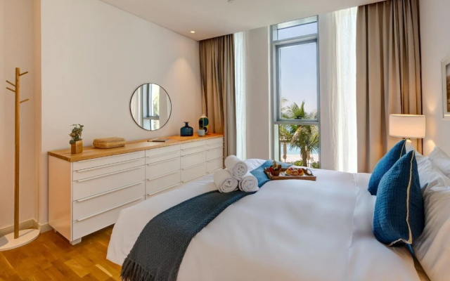Urban Island Getaway on Bluewaters