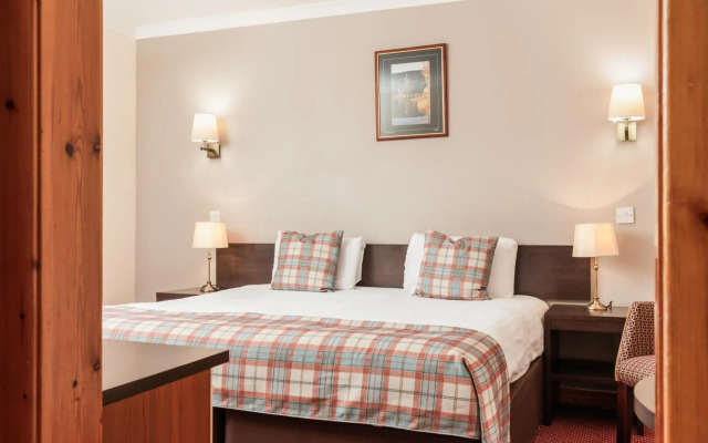 Highlander Hotel