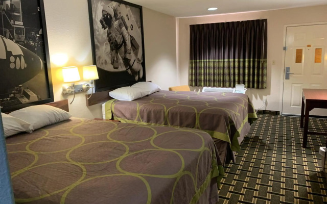 Super 8 By Wyndham Baytown
