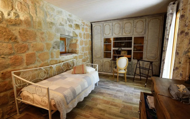 Castle in Bon-encontre With Pool & Garden