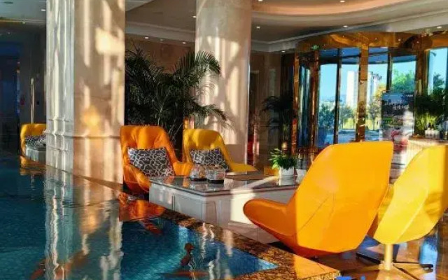Mangshi Jizhou Hotel (Mangshi Square)
