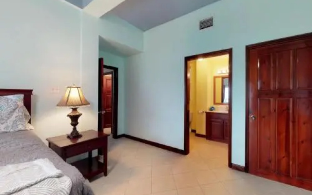 Suite B103 Mara Laguna