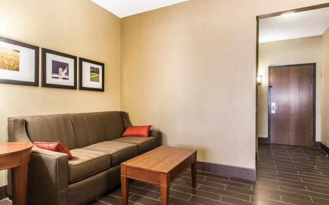 Отель Comfort Suites Effingham комната для гостей