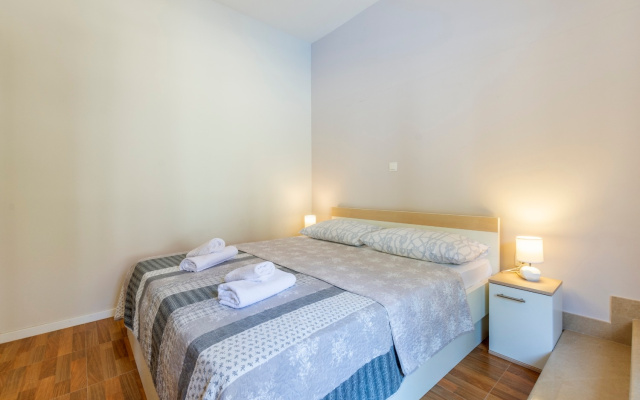Apartment Dalis - open swimming pool: A2 prizemlje Cove Osibova (Milna), Island Brac
