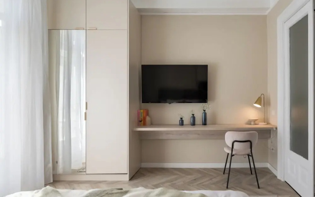 Refined & Spacious 3-Bedroom Flat Near Cismigiu, Balcony with Boulevard Views