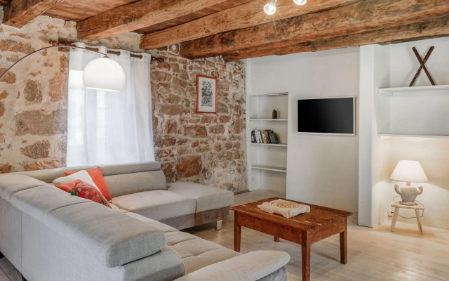 Peaceful Holiday Home in Teillots with Private Pool