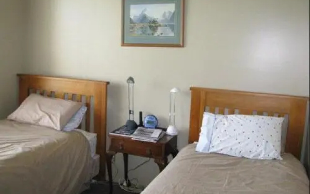 Cricklewood House Bed & Breakfast