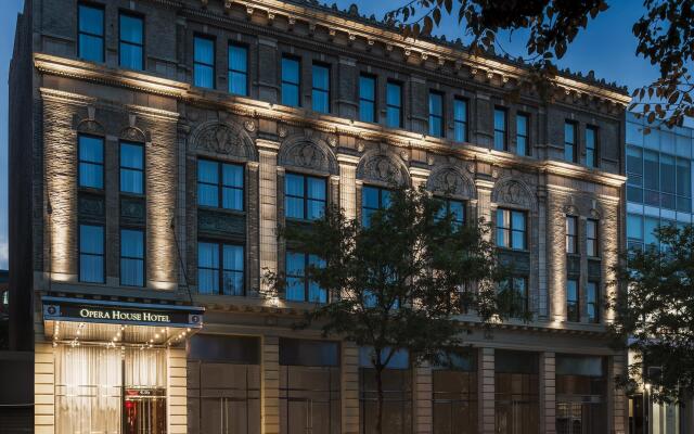 Opera House Hotel вид на фасад