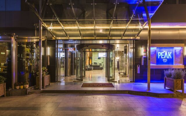 The Peak Hotel вид на фасад