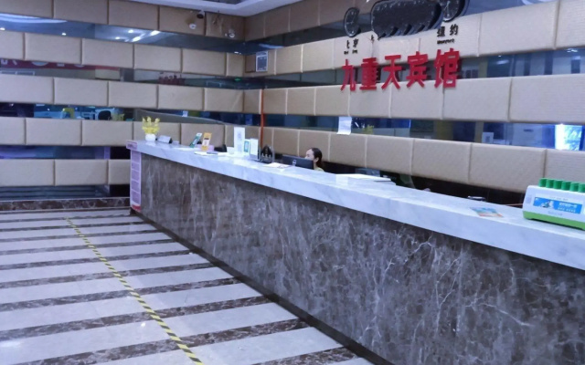 Jiuchongtian Hotel (Central Square Pedestrian Street)