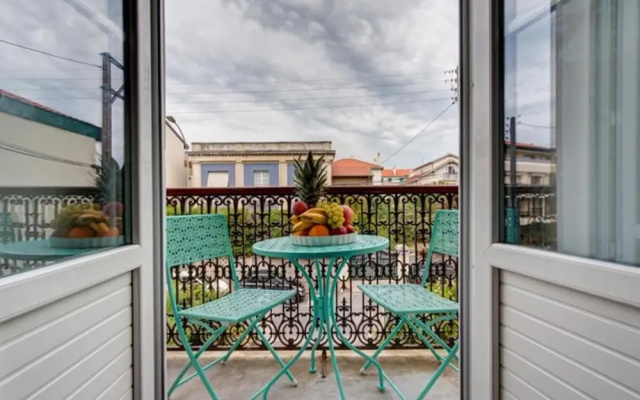 Cozy Apt Near Côte des Basques w/ Parking!