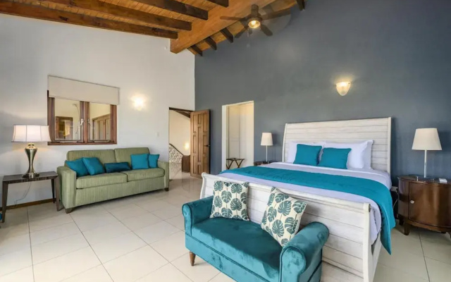 Villa Salina - 5BR w Pool Jacuzzi Sauna