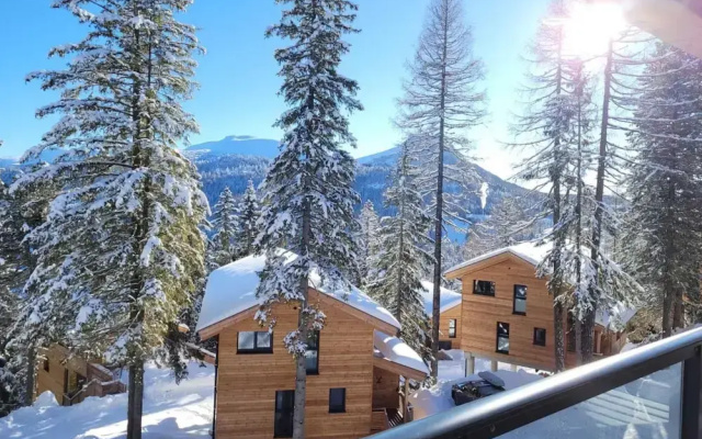 Lovely Chalet With hot tub