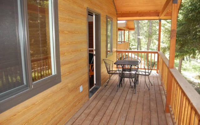 Historic Tamarack Lodge and Cabins