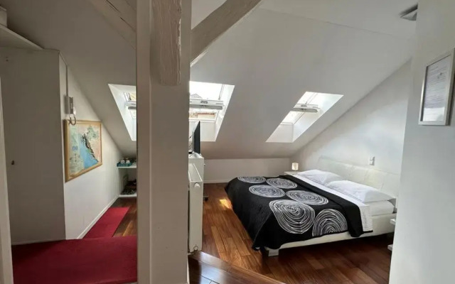 Room DeLuxe