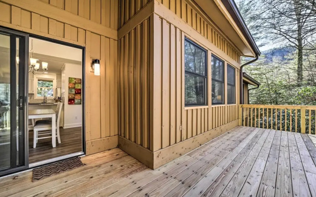 Sapphire Home w/ Grill & Pool Access