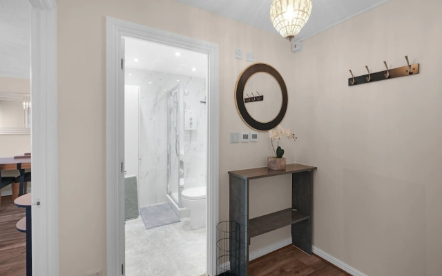 Modern 1 Bedroom Apt in Streatham with Parking