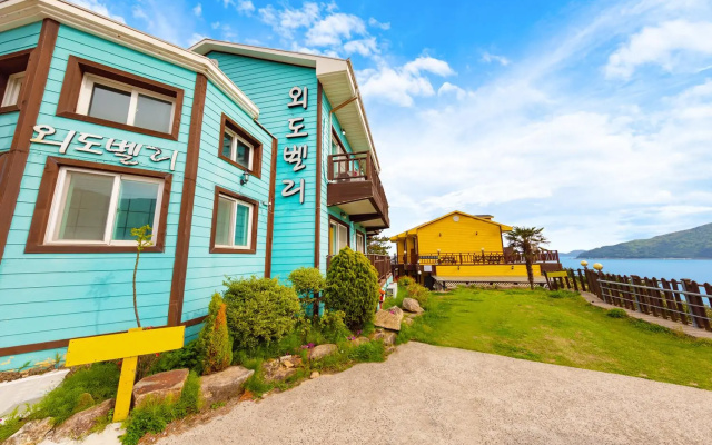 Geojae Waedo Valley Pension