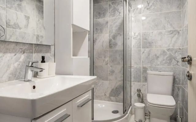 Missafir Modern Flat with Balcony on Bagdat Street