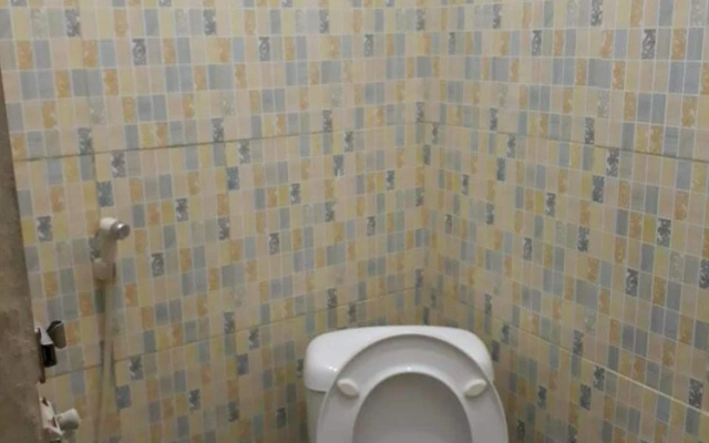 OYO Life 92780 Kost Bara