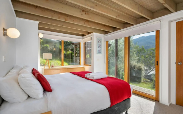 Banjo 1 bedroom with loft bunk room and amazing views