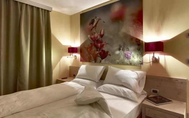 Residence Color Home