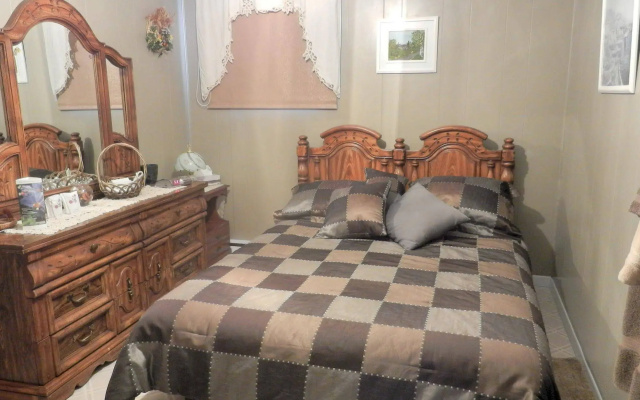 Domaine Joseph Ross Bed and Breakfast