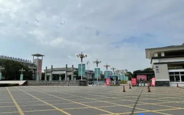 YUNDUOHotel (Jiangxia Living Room Metro Station EonMall Store)