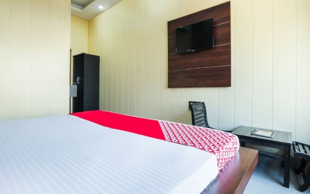 Capital O 38771 Hotel J7 International