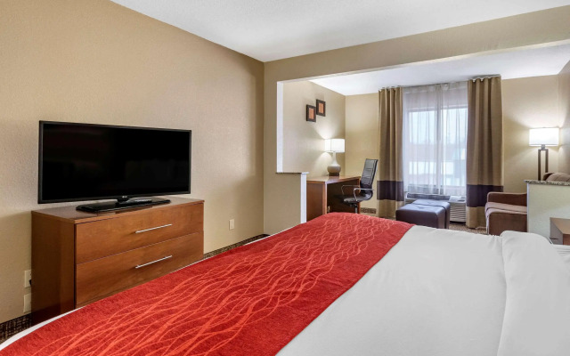Comfort Inn & Suites Cedar Rapids North - Collins Road