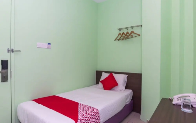OYO 1172 Hotel Shlyo
