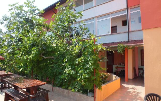 Family Hotel Ocean вид на фасад