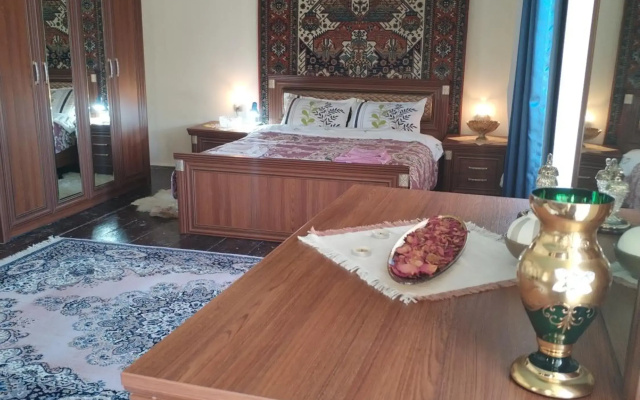 Ali Ancient House 555
